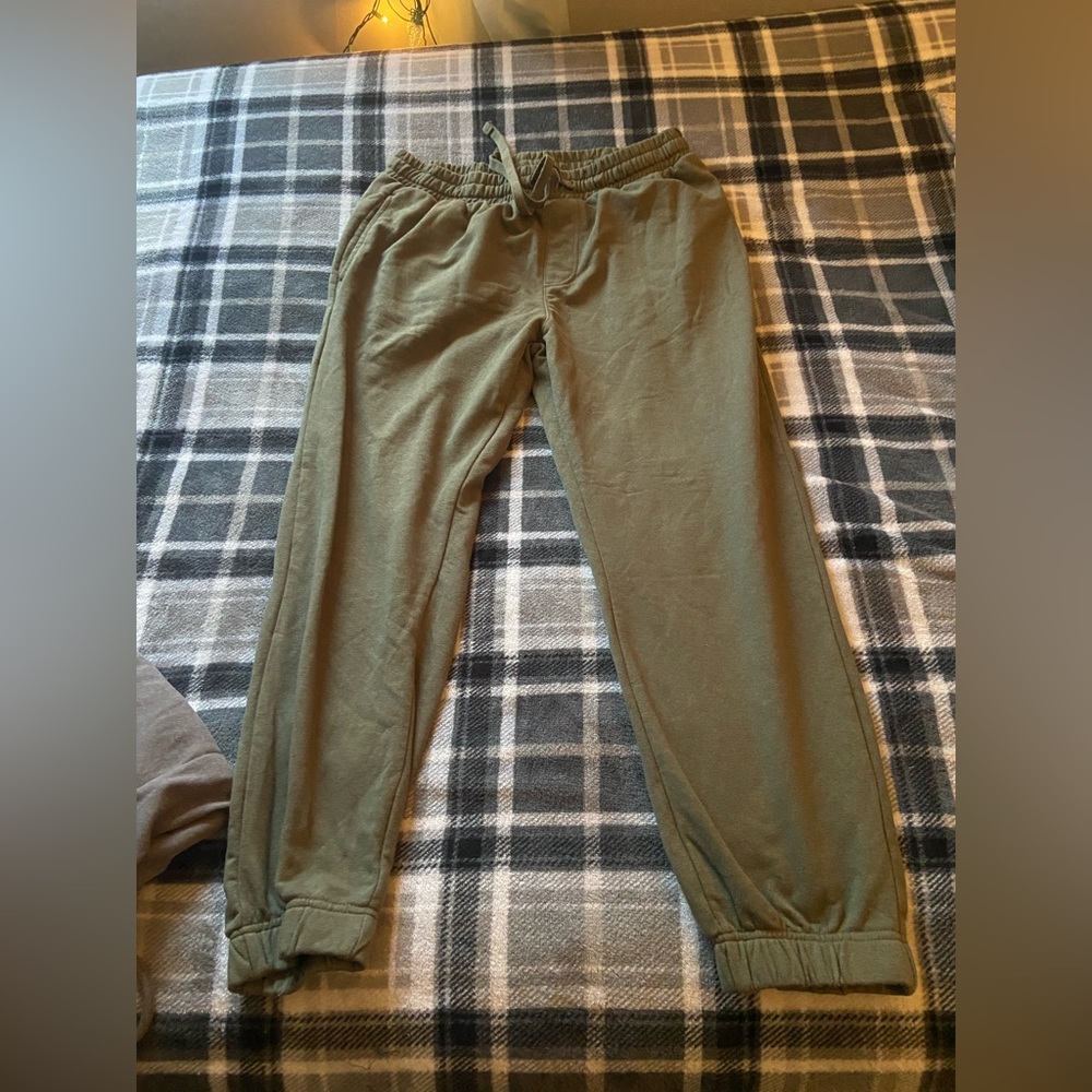 Walmart brand men’s sweatpants